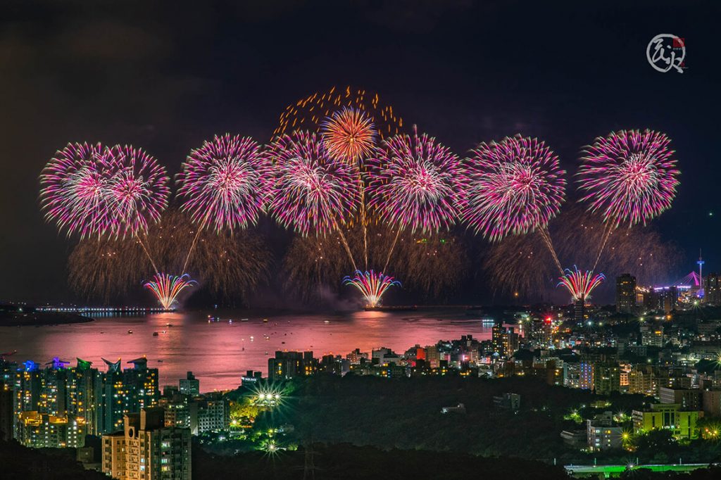 2021/12/31光耀新北-1314 就愛你跨河煙火